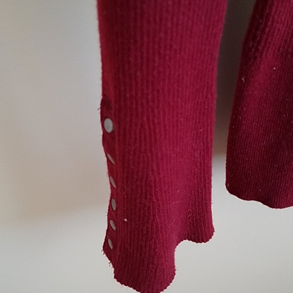 Ribbed bell sleeve sweater with accent on sleeves - Picture 2 of 5